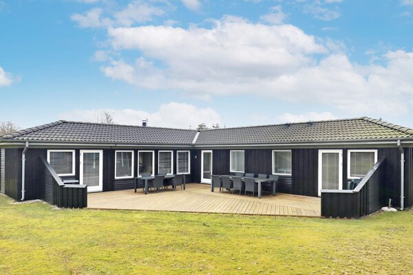 Vrijstaand vakantiehuis met sauna en whirlpool op 900m van zee in Hals - thumbnail 1