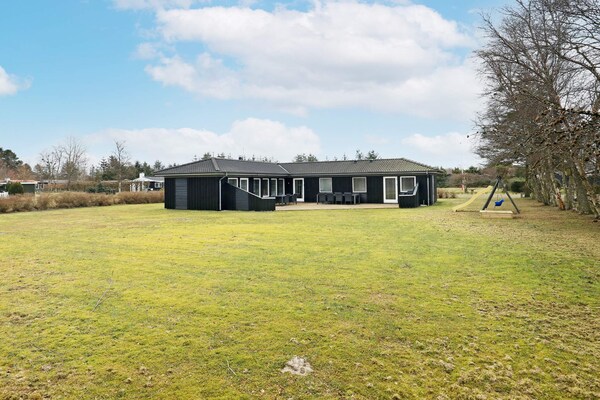 Vrijstaand vakantiehuis met sauna en whirlpool op 900m van zee in Hals - thumbnail 5