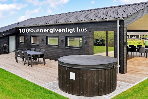 Energieneutraal vakantiehuis met hottub, 350m van de Limfjord - thumbnail 1