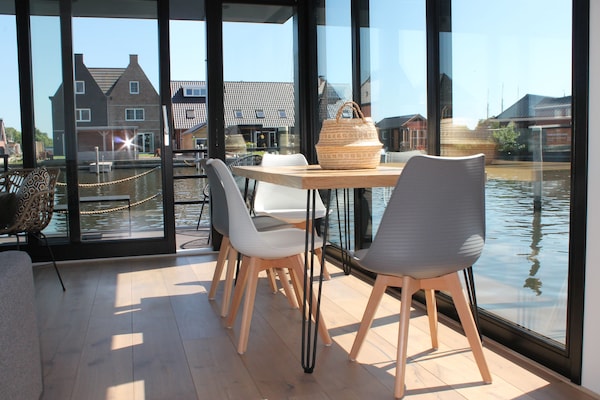 Luxe woonboot in historische vissershaven Stavoren aan het IJsselmeer - thumbnail 3