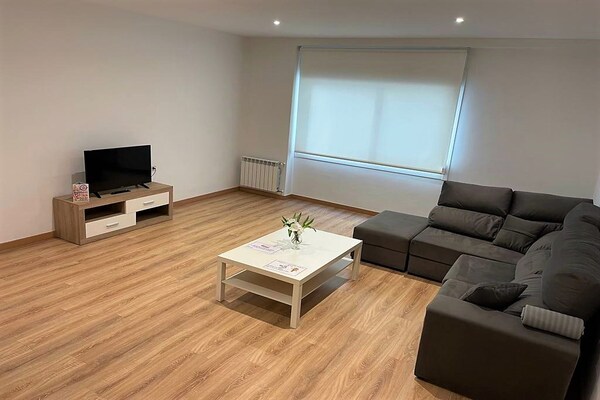 Sfeervol appartement in Ourense met patio, gratis WiFi en centrale ligging - thumbnail 1