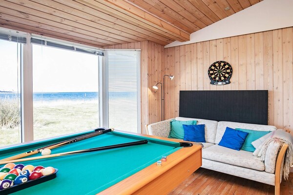Licht vakantiehuis met panoramisch zeezicht op 30 meter van het strand in Farsø - thumbnail 6