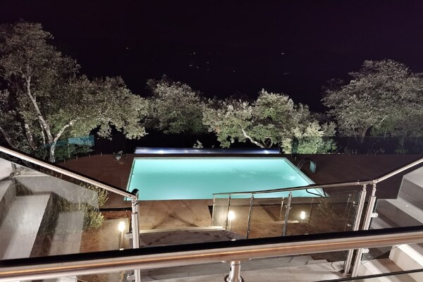 Design villa met privézwembad en panoramisch uitzicht op de wijngaarden - thumbnail 5