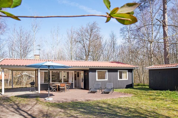 Vrijstaand vakantiehuis aan de golfbaan, 400m van strand bij Aakirkeby - thumbnail 1