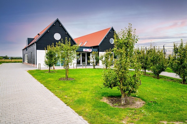 Knus chalet in Oostkapelle met tuin, dicht bij strand en natuur - thumbnail 1