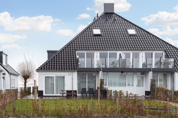 Modern appartement aan het Sneekermeer met oostelijk balkon - thumbnail 1