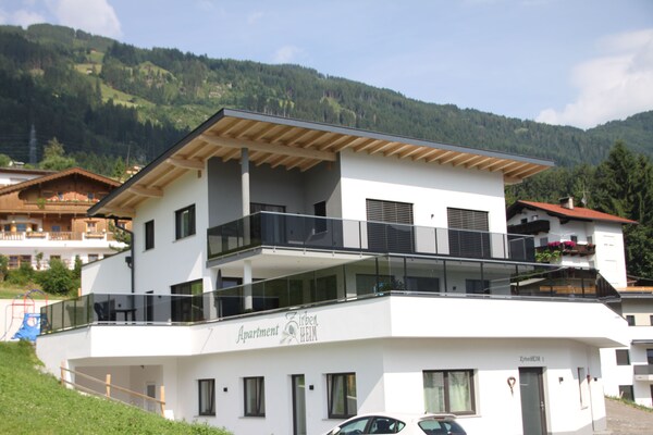 Zirben Heim: Modern appartement aan de piste in Fügen, Zillertal - thumbnail 1