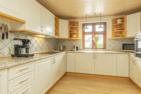 Vrijstaand vakantiehuis op 50 meter van het Limfjord met panoramisch uitzicht - thumbnail 1