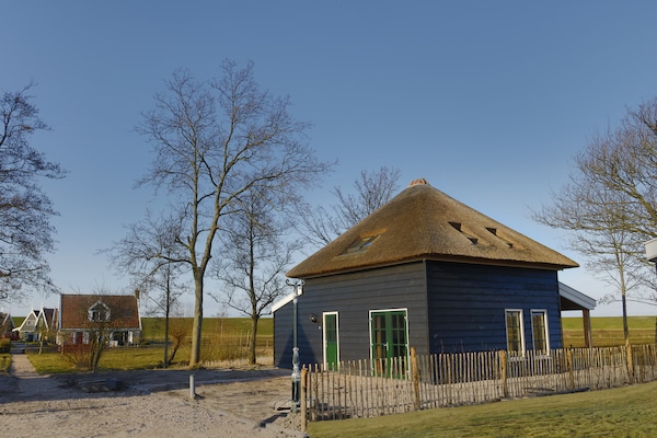 Wiringher Villa 23: Luxe strandvilla in Wieringerstijl aan Waddenzee - thumbnail 1