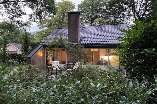 Boshuisje De Koolmees: knus vakantiehuis met houtkachel aan bosrand - thumbnail 1