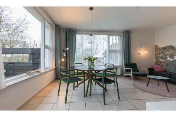 Licht appartement op boerderij Rustenpolder met uitzicht op dierenweide - thumbnail 4