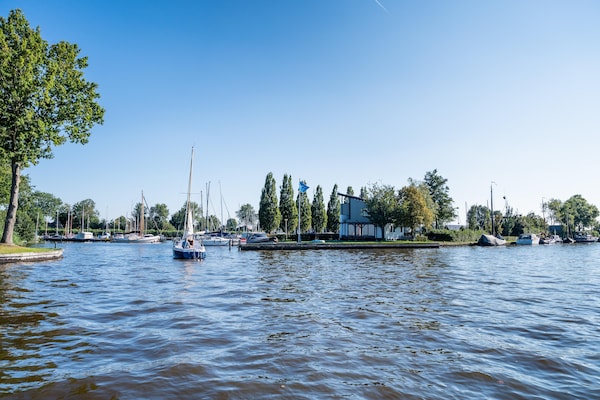 Watervilla Twa: luxe verblijf aan het Slotermeer in Friesland - thumbnail 5