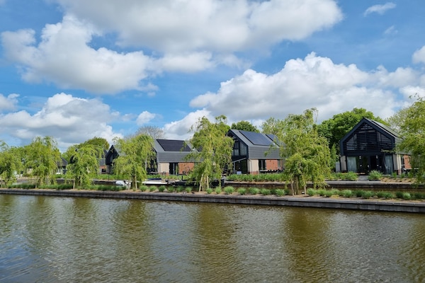 Watervilla Twa: luxe verblijf aan het Slotermeer in Friesland - thumbnail 3
