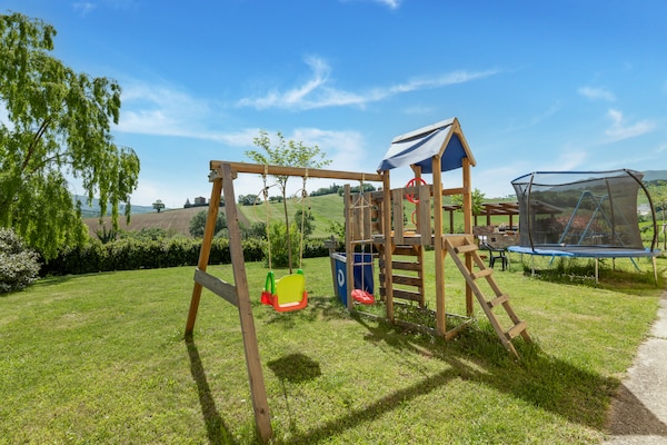 Ruim appartement op wijnboerderij met zwembad in Matelica, Le Marche - thumbnail 4
