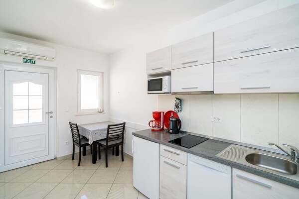 Studio met balkon en zeezicht nabij het strand in Plat - thumbnail 3