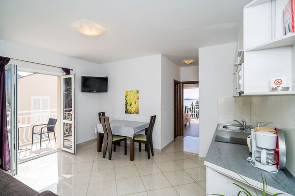 Appartement met balkon en zeezicht vlakbij strand in Plat, Mlini - thumbnail 2