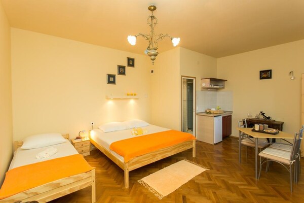 Knusse Triple Room op begane grond, 3 minuten van de Stradun - thumbnail 5