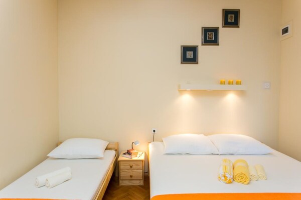 Knusse Triple Room op begane grond, 3 minuten van de Stradun - thumbnail 6