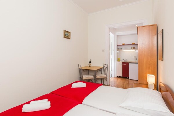 Twin Room op de begane grond bij de oude stadsmuren van Dubrovnik - thumbnail 4