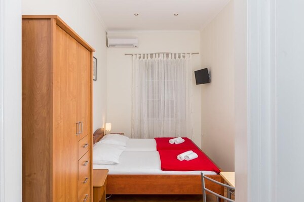 Twin Room op de begane grond bij de oude stadsmuren van Dubrovnik - thumbnail 6