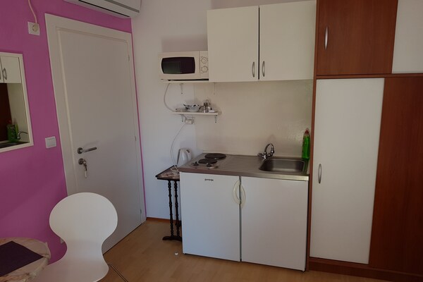 Studio met balkon en zeezicht in Lapad, 400m van strand - thumbnail 2