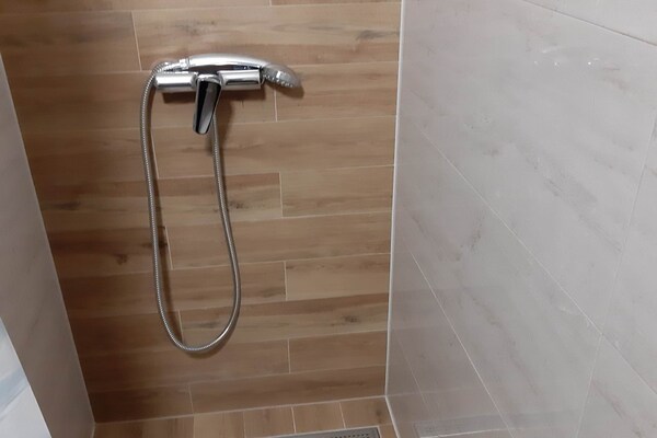 Appartement met zeezicht en terras in Saplunara - thumbnail 6