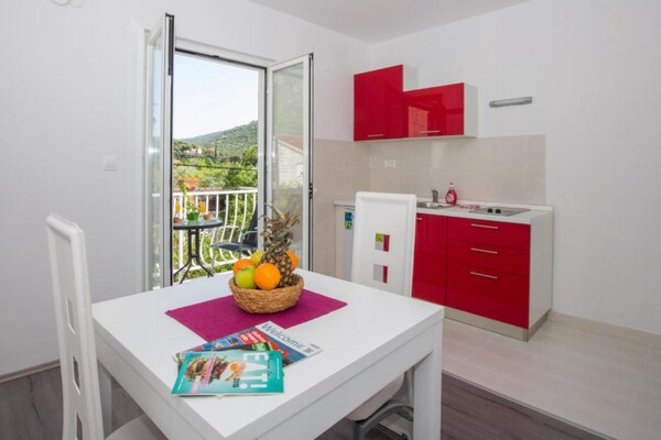 Studio met balkon en zwembad, op 4 km van Dubrovniks oude stad - thumbnail 4