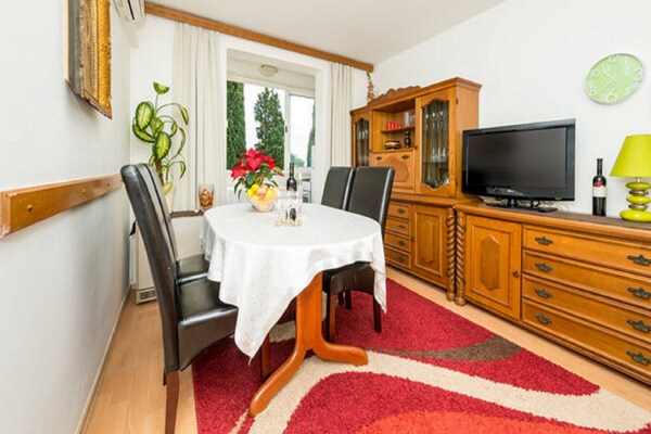 Apartment Nina: knus appartement met balkon op loopafstand van strand en Oude Stad - thumbnail 3