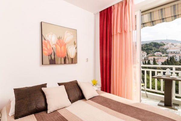 Apartment Nina: knus appartement met balkon op loopafstand van strand en Oude Stad - thumbnail 6