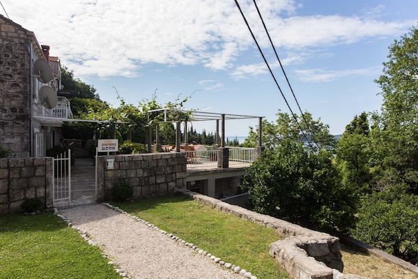 Appartement met balkon en zeezicht in Trsteno, vlakbij Dubrovnik - thumbnail 1