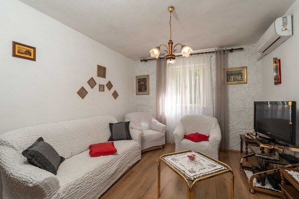 Villa Desin: Ruim appartement met 3 slaapkamers, terras en zwembad in Molunat - thumbnail 2