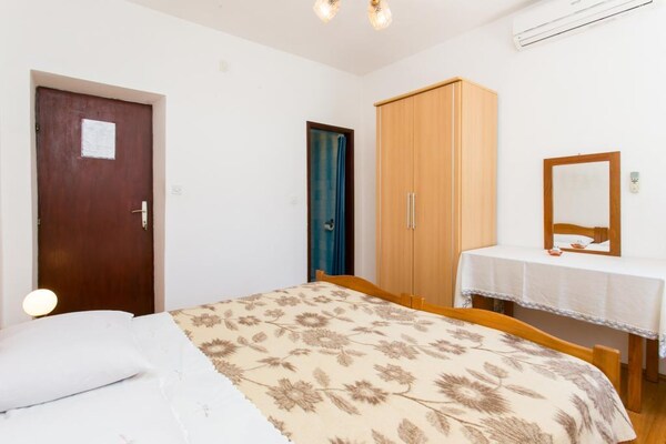 Double Room No2 aan zee met privéstrand op Sipan - thumbnail 5