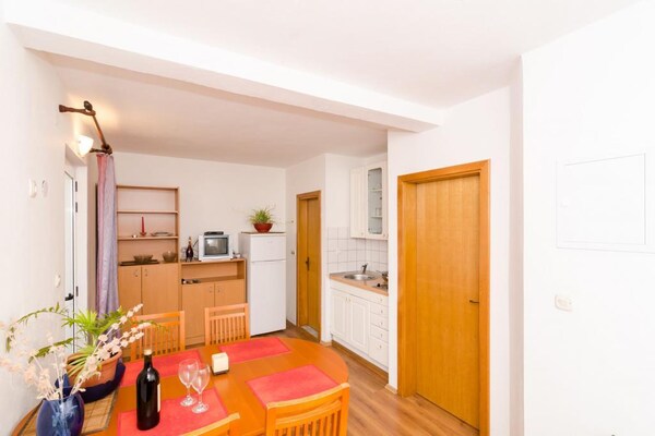 Appartement direct aan zee met prachtig uitzicht in Zuronja, Peljesac - thumbnail 2