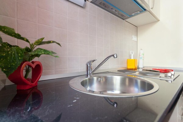 Ruim 2-slaapkamerappartement met zeezicht en terras op 260m van de oude stad - thumbnail 4