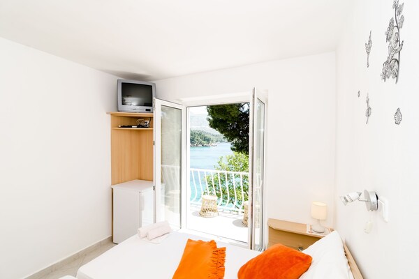 Comfort kamer met zeezicht op 100 meter van het strand in Mlini - thumbnail 5