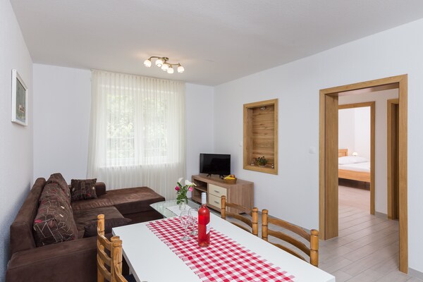Sfeervol appartement met terras, zwembad en uitzicht op zee bij Dubrovnik - thumbnail 3