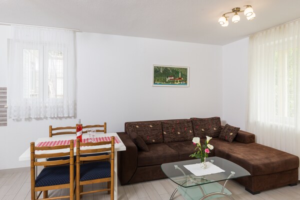 Sfeervol appartement met terras, zwembad en uitzicht op zee bij Dubrovnik - thumbnail 4