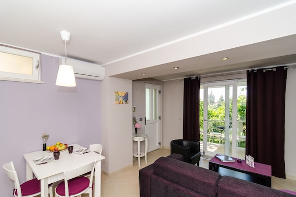 Comfortabel appartement met terras in Gruž, vlakbij haven en oude stad - thumbnail 2