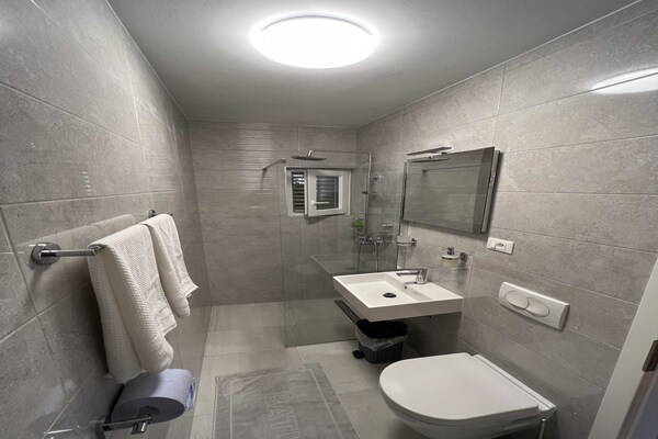 Economy Double Room in Gruž, 200m van ferryhaven Dubrovnik - thumbnail 5