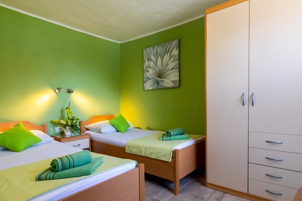 Compacte Twin Room met Airco en WiFi in Gruž, vlakbij haven Dubrovnik - thumbnail 3