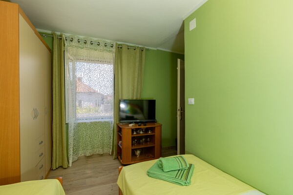 Compacte Twin Room met Airco en WiFi in Gruž, vlakbij haven Dubrovnik - thumbnail 5