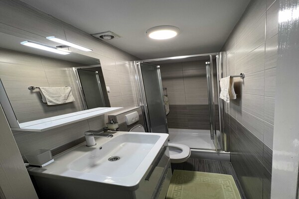 Compacte Twin Room met Airco en WiFi in Gruž, vlakbij haven Dubrovnik - thumbnail 6