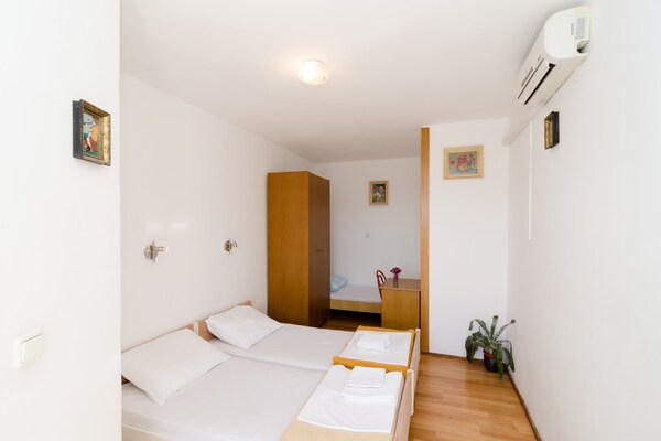 Kamer met balkon en zeezicht in Babin Kuk, op loopafstand van het strand - thumbnail 3