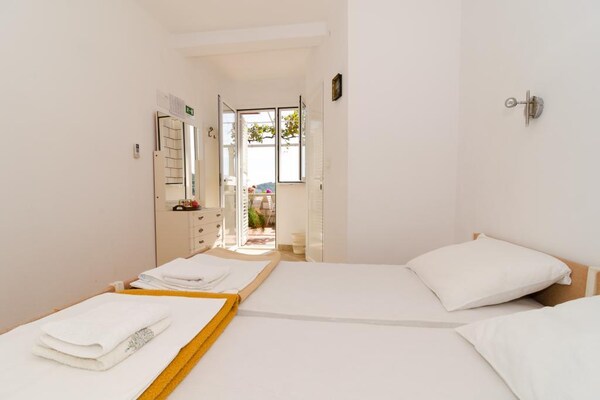 Kamer met balkon en zeezicht in Babin Kuk, op loopafstand van het strand - thumbnail 5
