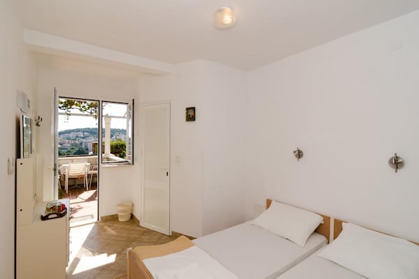 Kamer met balkon en zeezicht in Babin Kuk, op loopafstand van het strand - thumbnail 2