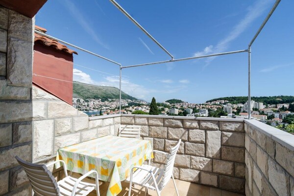 Appartement met balkon en zeezicht in Babin Kuk, op 300m van het strand - thumbnail 2