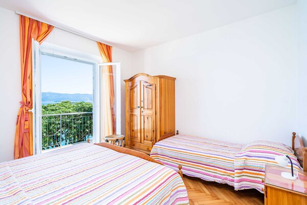 Appartement aan zee in Lumbarda met privéstrand en balkon - thumbnail 6