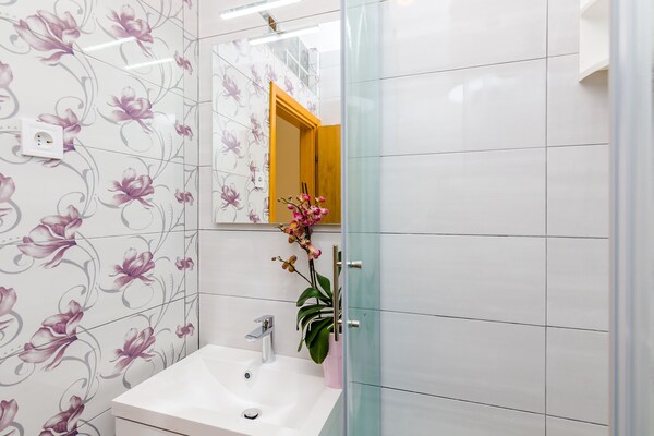 Kompacte double room in Lapad, op loopafstand van stranden en boulevard - thumbnail 6