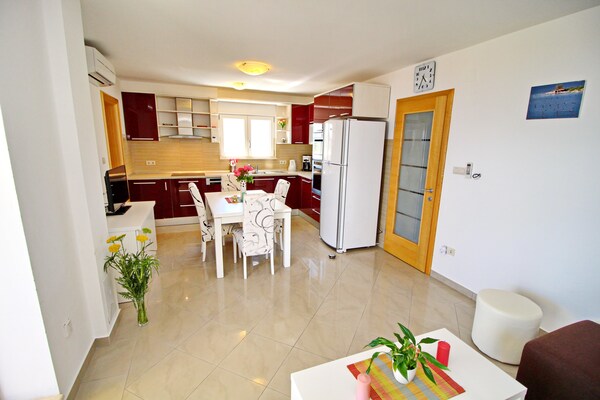 Appartement met balkon en zeezicht op Pelješac | Apartments Gusti - thumbnail 4