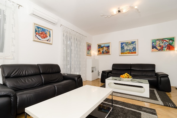 Modern 2-kamerappartement met balkon en uitzicht, op loopafstand van Old Town - thumbnail 4